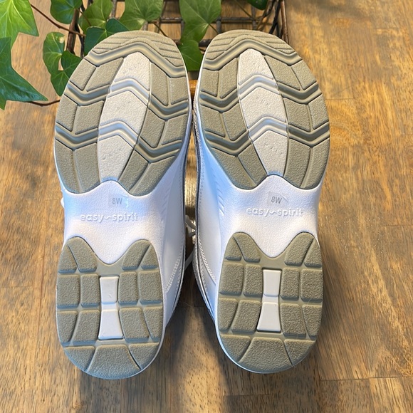 Easy Spirit Shoes NWOT size 8W - Picture 2 of 4
